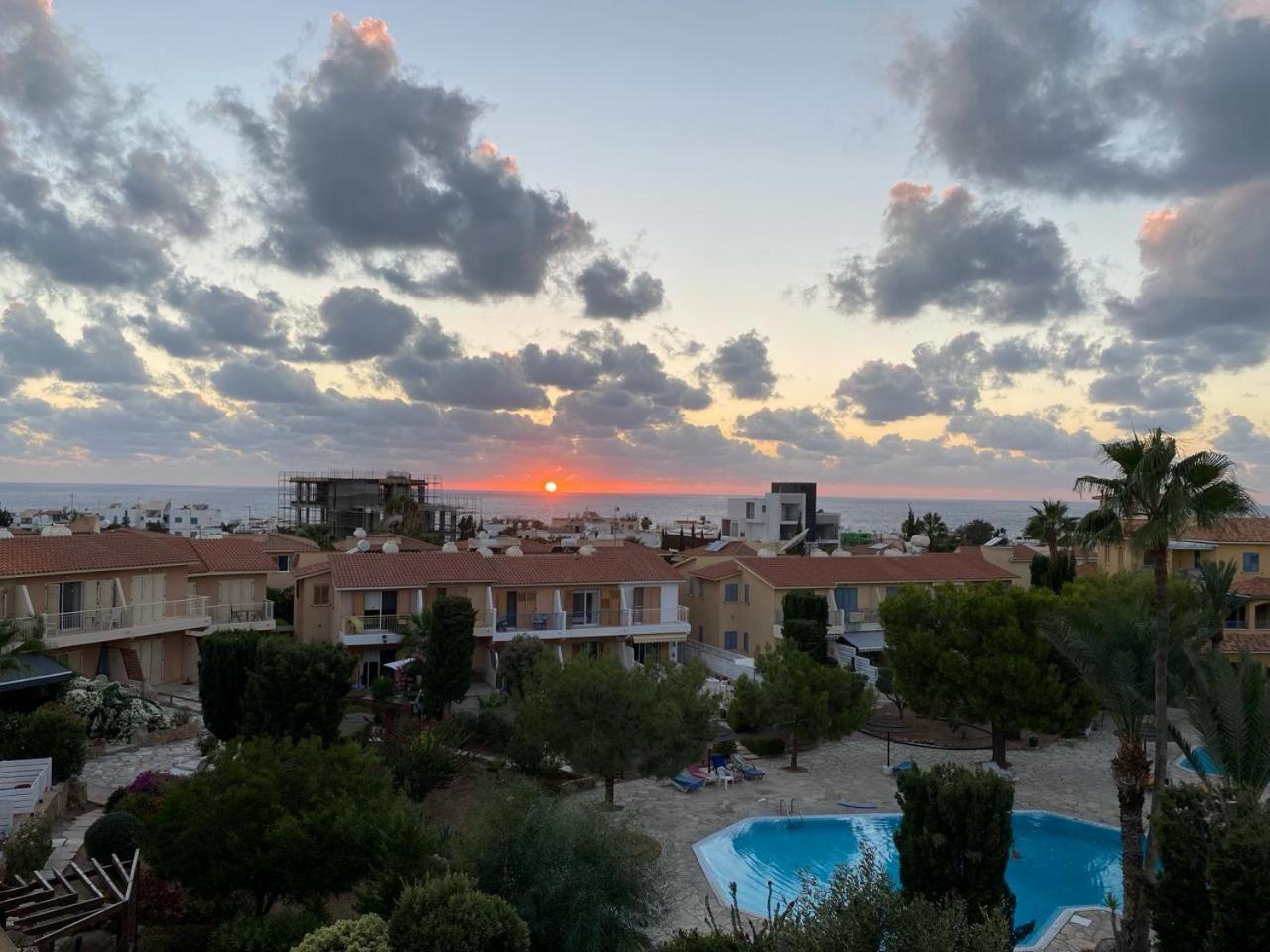 Newly Renovated- Regina Gardens 1, Venus Beach 500 M, Sea&Sunsets View, License Ooo7141 Paphos Exterior foto